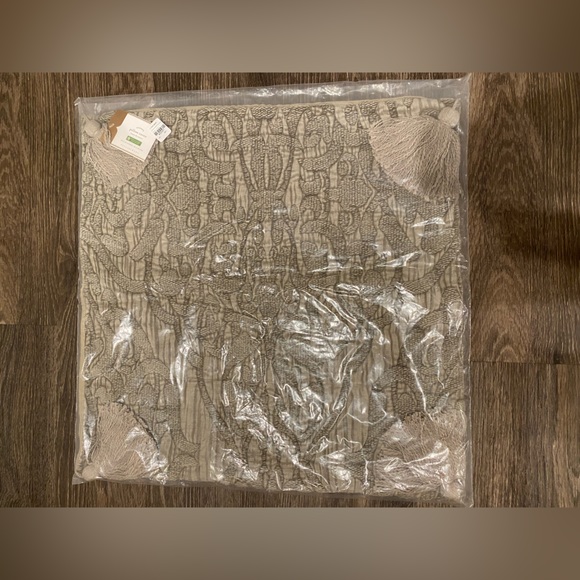 TWO NWT Pottery Barn Aileen Jacquard Pillow Cases - Picture 4 of 8